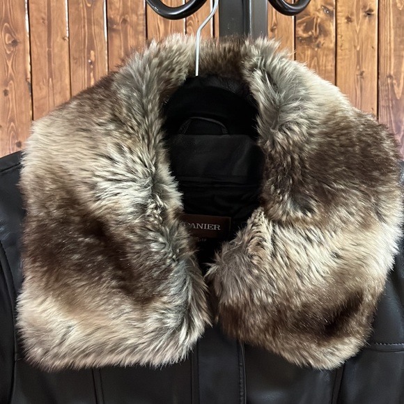 Danier Leather Jacket with fur - Picture 2 of 5